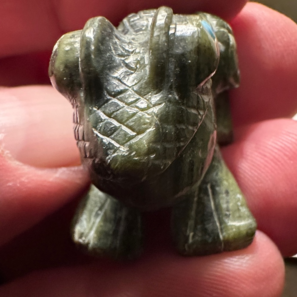 Carved Serpentine Zuni Frog with Turquoise Eyes - Picture 7 of 7